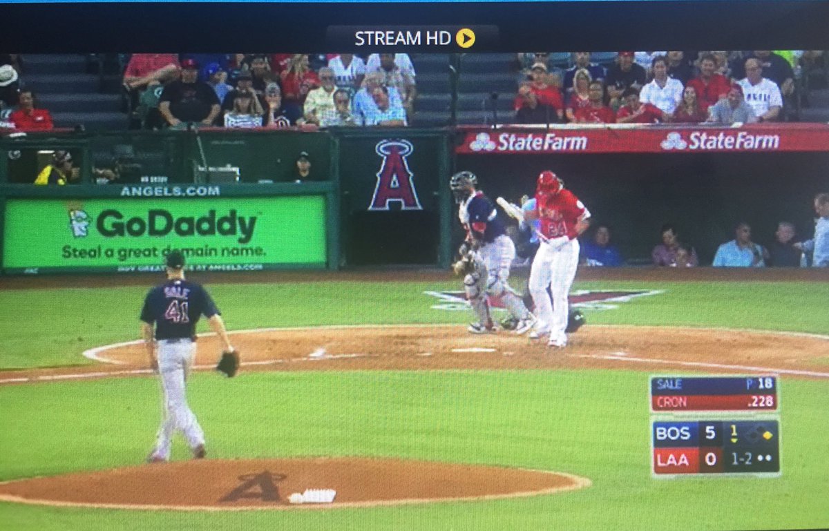 menyboydgo's tweet photo. @UriBRedSox #ElBuitre ya inició su show .. #JBJay también.. les duele oírlo pero ES ELMEJOR CENTER FIELD de la actualidad en @MLB @DAVIDprice24 su Fan#1 https://t.co/Undh498XR9