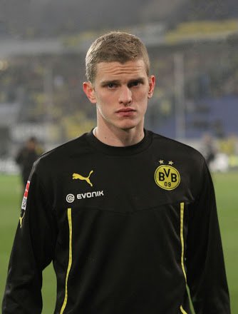 ArsenalFC_SM's tweet photo. Apos contratar Lars Bender, o Arsenal foi atrás de seu irmão Sven Bender mais um reforço para o meio de campo!! #WelcomeBender!! https://t.co/S6i49FN4tc