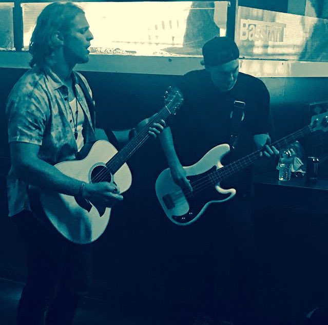 mercymodebandbr's tweet photo. 📸: Michishellie | Mercy Mode ontem na Bangarang Party. (2) #MercyModeBand #MercyModeSquad #RockOn #SDCC https://t.co/0AQLfLwB47