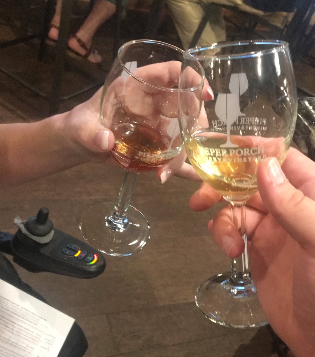 amybleile1's tweet photo. Cheers to Fundraising! 🍷 W/@chachiga3 #SeniorsOnTheGo https://t.co/95bTIpz5Mm
