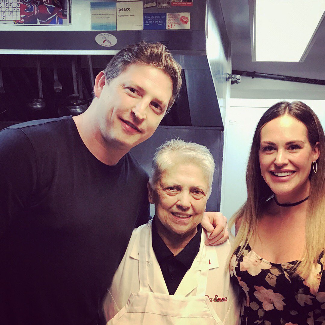 MeliArmstrong's tweet photo. Hi, Montreal! So great to see you again 🇨🇦❤️👌🏻 #daEmma @armdog https://t.co/COFwi4UHhM