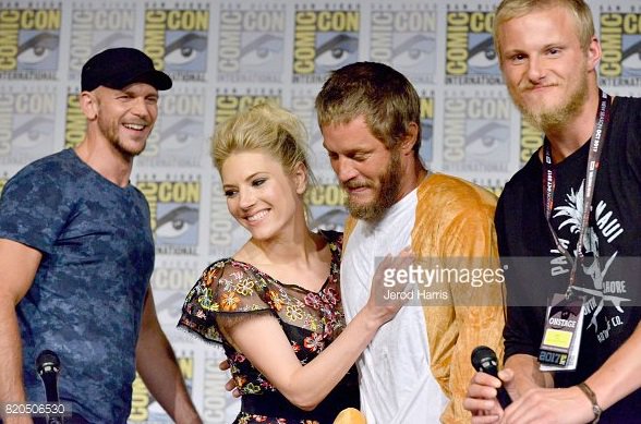Team_Travis's tweet image. We loved it! Travis just showed up in a kangaroo costume and crashed the #Vikings #SDCC panel! #TravisFimmel