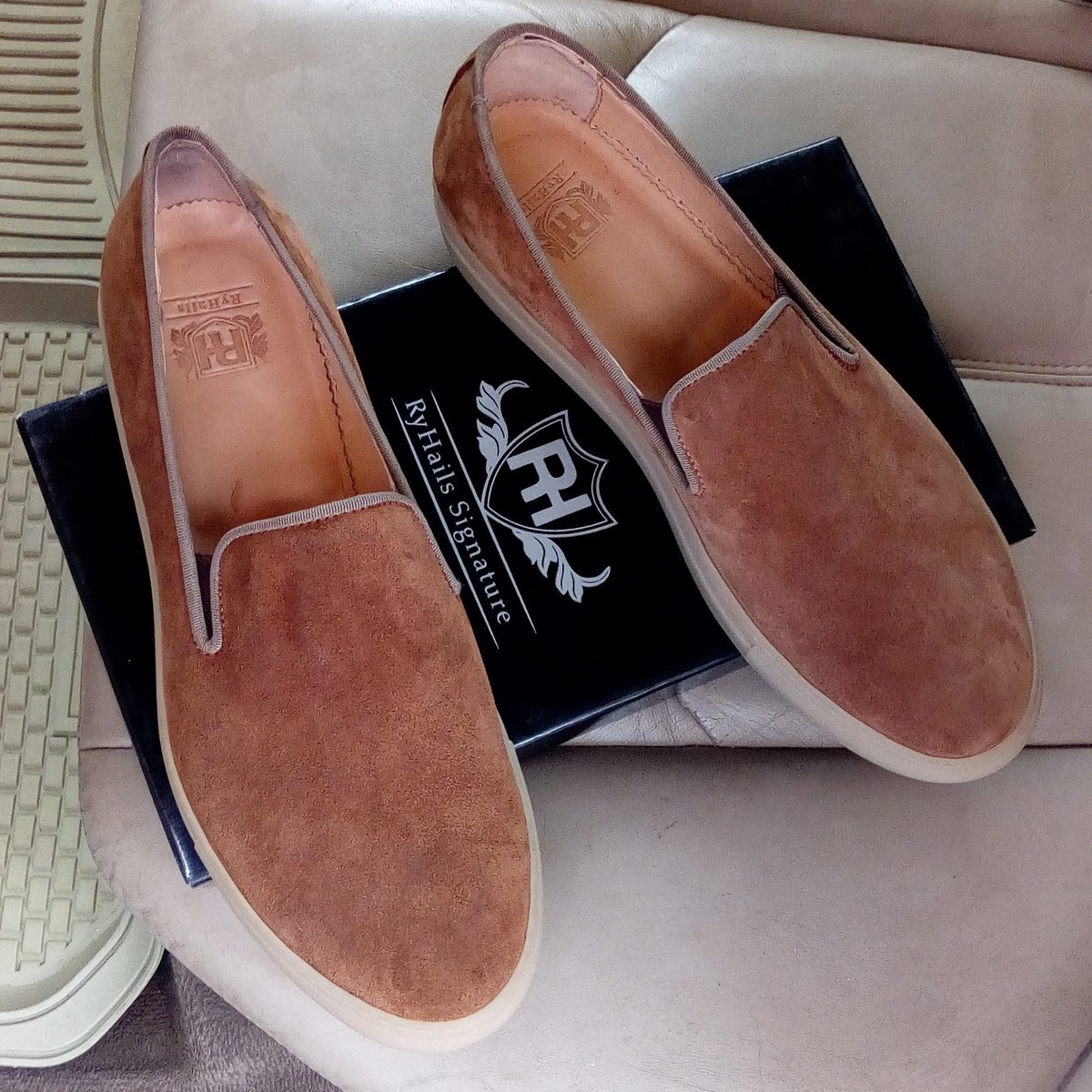 RyHails's tweet photo. When you run the whole city! #RyHails #Casual #HandmadeClassics #ClassyMen #ClassyLadies #Shoes #PIN: RyHails #WhatsApp:08140321869 https://t.co/CP0gXfLFMq