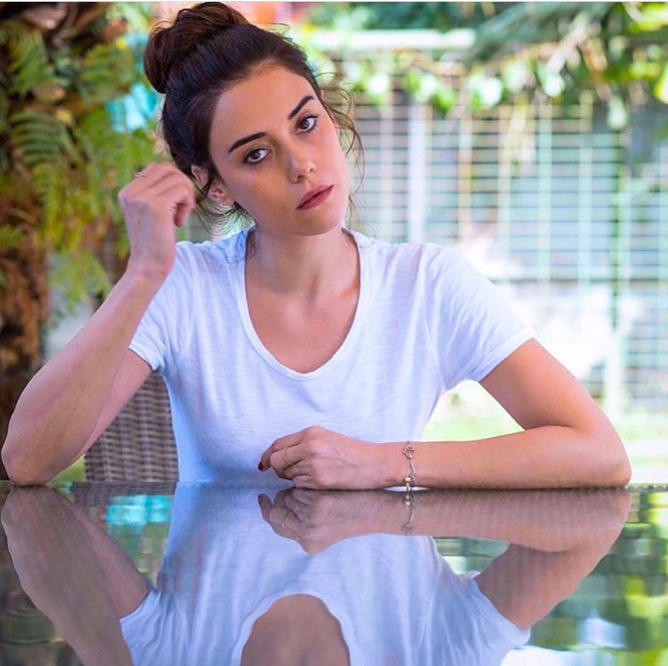 cansu_fanclub's tweet photo. Hey 🌸 @OfficialDere #Anne #CansuDere #Ezel #Sila #جانسو_ديري https://t.co/SzNLC9enPH