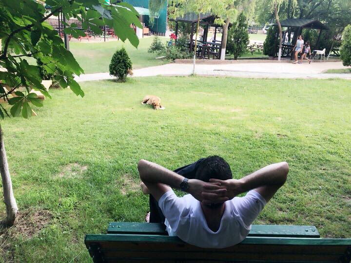 Soğuk biri değilim sadece gereksiz samimiyet sevmiyorum o kadar.