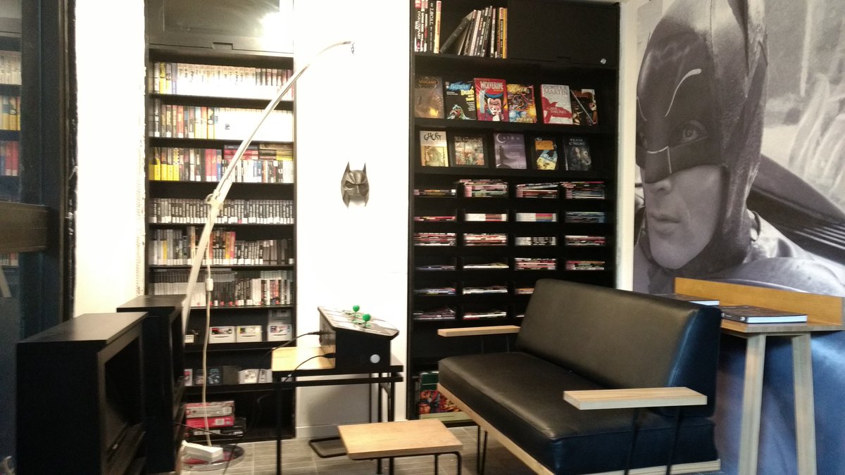 rian_voss's tweet photo. Als ob man einen Geekladen betreten würde #TheArcade https://t.co/3qj4uUDr33