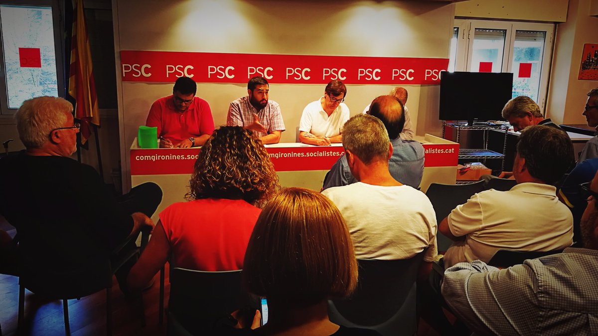 PSCComGironines's tweet photo. Trobada de càrrecs electes amb @salvadorilla a la seu @socialistes_cat a Girona per fer repàs de la situació política catalana https://t.co/bOXD8ujFJq