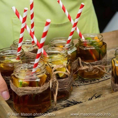 CeliaFarm's tweet image. Guests love the way we serve our #welcomedrinks - rustic in everything we do 😀. #rusticwedding #rusticlove #natura… ift.tt/2uL5A02