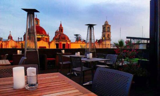 ReporteQro's tweet photo. Enamórense una vez más en alguno de estos restaurantes románticos en #Querétaro --> https://t.co/E8NqRgW8yQ… https://t.co/fAfTCuzOJG