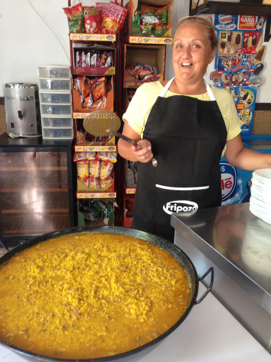 crazy_campus's tweet photo. Ayer almorzamos paella!!!, mmmm....una rica amarilla con carne y un espectacular arroz negro, para coger fuerzas para la Gymkana de la tarde https://t.co/RJ3MRxnktr