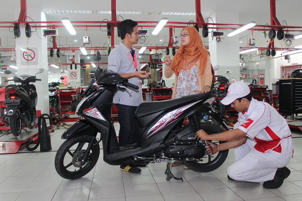 alwayshonda's tweet photo. Percayakan selalu perawatan motor Honda km hanya di AHASS dng mekanik hebat dan bersahabat. #AlwaysAHASS #AyoKeAHASS https://t.co/Bb8H5Cxl0Z