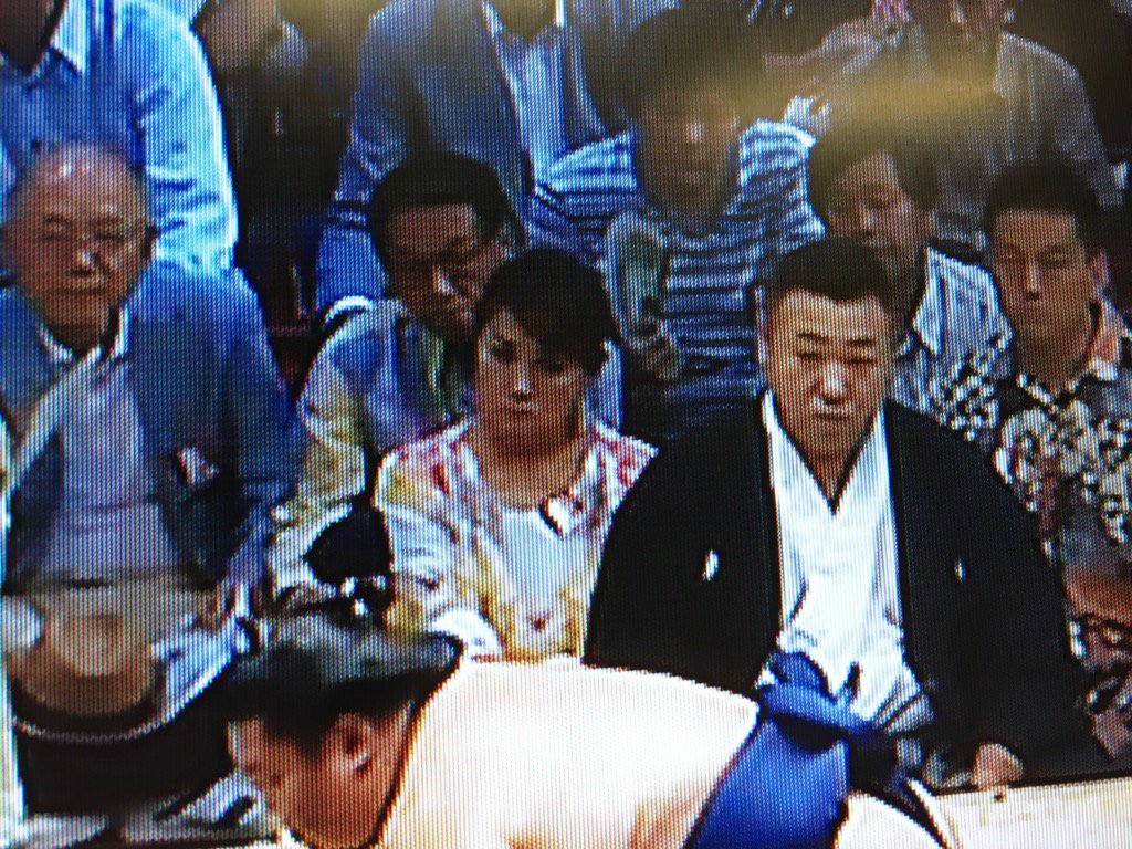 تويتر Kenzy على تويتر 大相撲名古屋場所 山田邦子さん発見 相撲を見なさい T Co Rubee53va5