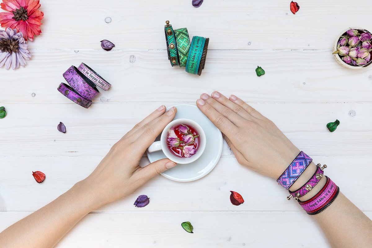 HermanDesign1's tweet photo. Weekend 💜💚 Time to relax 🍵🌸🌺 Photo @NevenKrcmarek #weekendvibes #TeaTime #saturdaymorning #etsyshop #Saturday https://t.co/1PgtpXv5HW