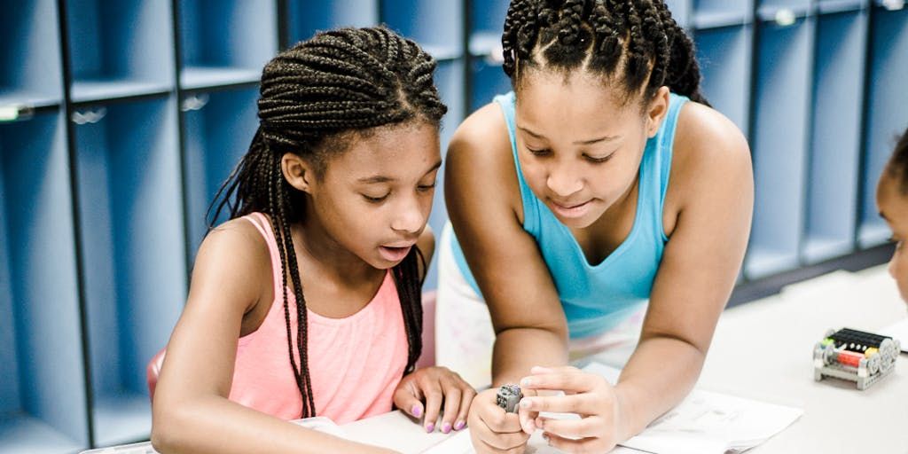 EdSurge's tweet photo. At Summer Camps, Robots Meets Literacy to Support Vulnerable Students: https://t.co/bNl2bnPRWH #engagechat #tlap #satchat #ntchat #pretchat https://t.co/F7Uebm3HtD