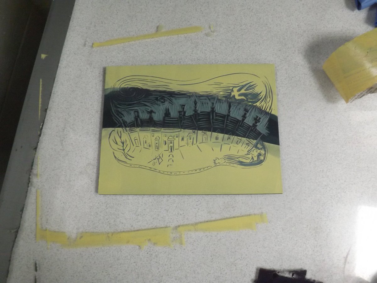 WPrintCreatives's tweet photo. Judy blending with oil-based inks #printmaking #WiltsPrintCreatives https://t.co/gjWnPcqdFY