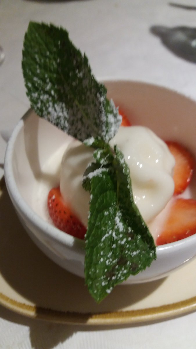 veganrecipehour's tweet photo. Had a lovely meal at @Romazzinoltd #Nantwich. Great #vegan menu and wine.
I forgot to take a photo of the state and main, here's dessert! https://t.co/YPYYO4qYUx