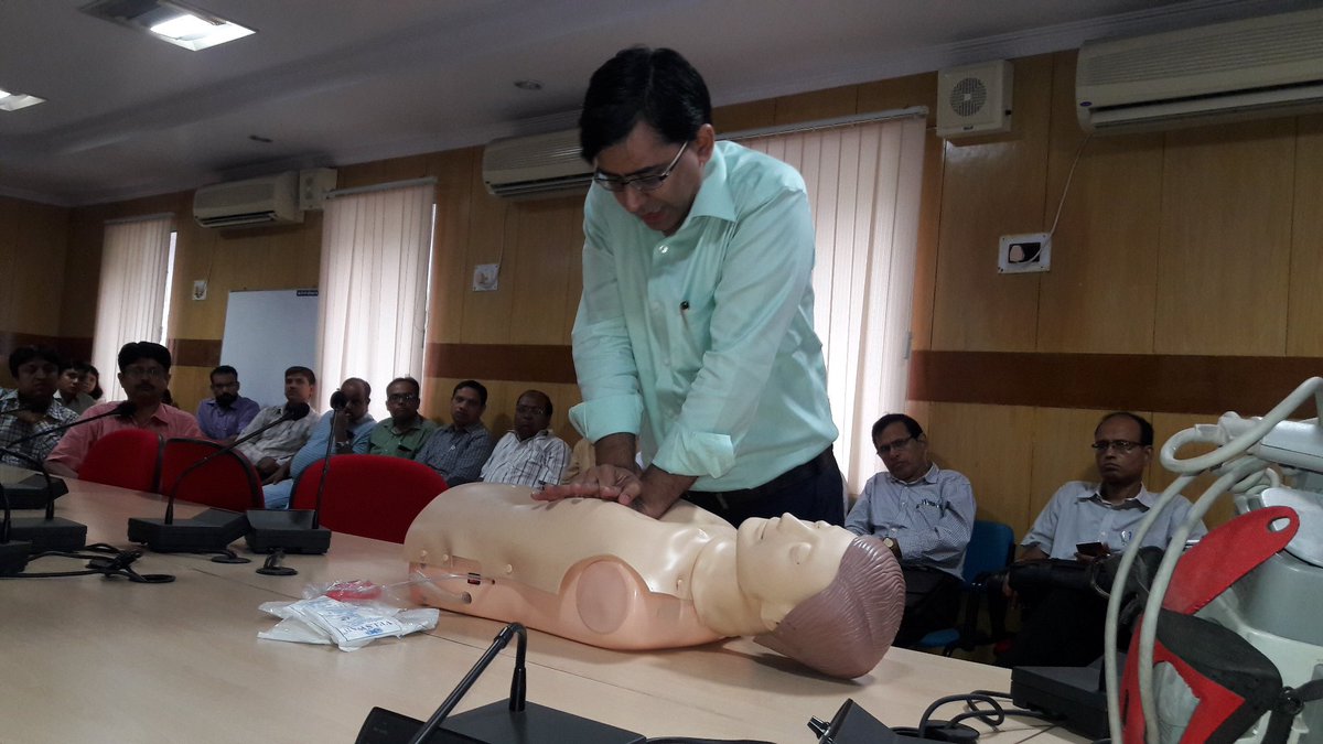 DSPSAIL1's tweet photo. DSP Cares :  Advanced cardiac life support training at DSP Main Hospital by expert @SAILsteel https://t.co/8ueFnCy7AN