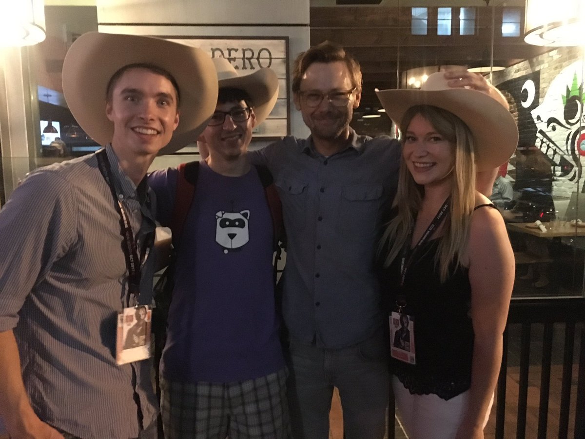 MaddyVonhoff's tweet photo. AMAZING time at #WestworldSDCC! Well worth the wait plus a surprise meeting outside with the super nice @jimmisimpson #whitehatlife https://t.co/l2iDII77vL