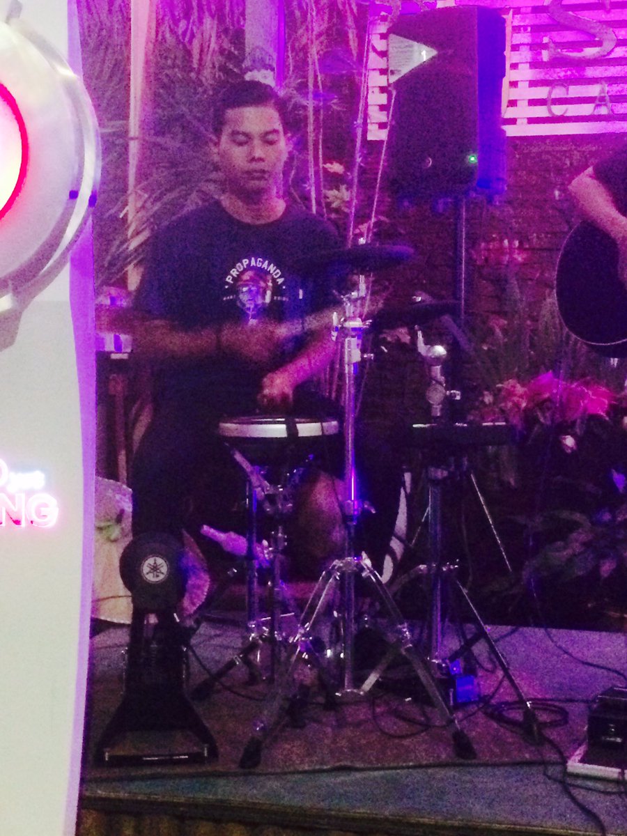 the_priaidaman's tweet photo. Terimakasih @PROjam_ID @sriyacafehome #thepriaidaman #simplesyndicate #pestakeluarga #fridaymelody #music #party #fun #live #akamovementykc https://t.co/AvUcpn3U7w