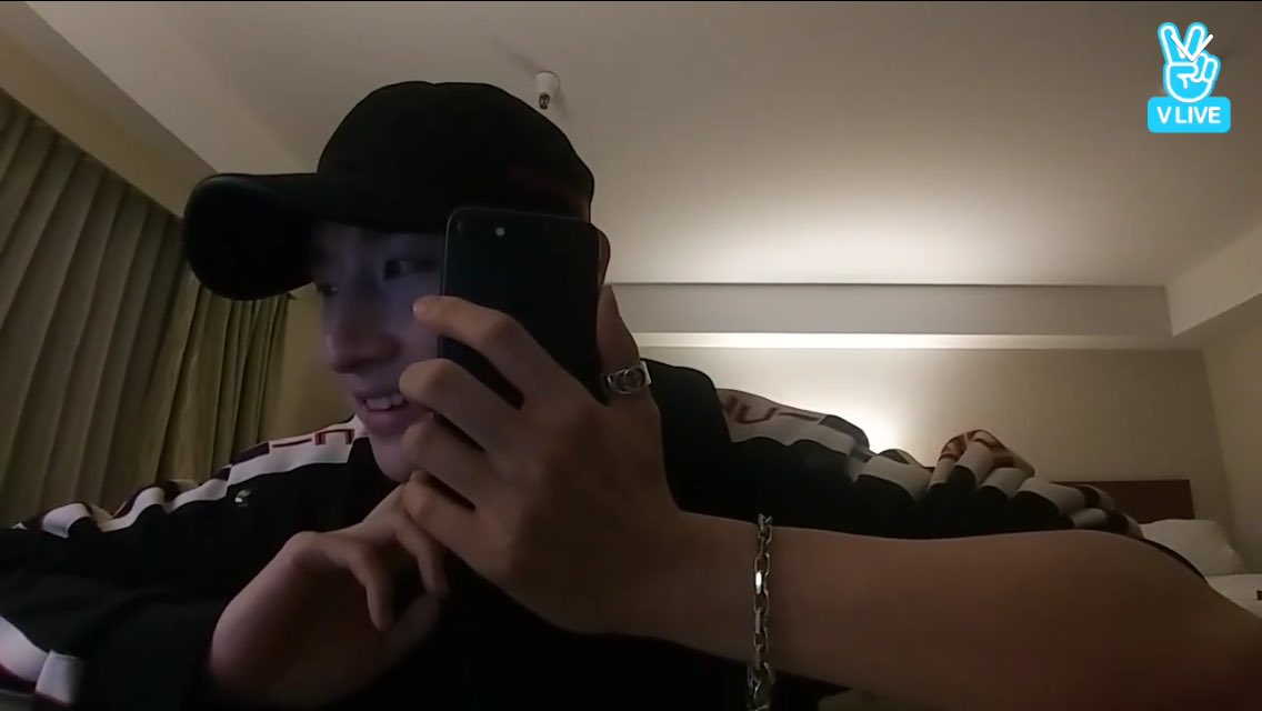 k_esve's tweet photo. HW「ユギヒョンみたいなやつが変な話するんだよ〜〜」

#笑ってはいけないMONSTAX24時 https://t.co/7K1aIyktTP