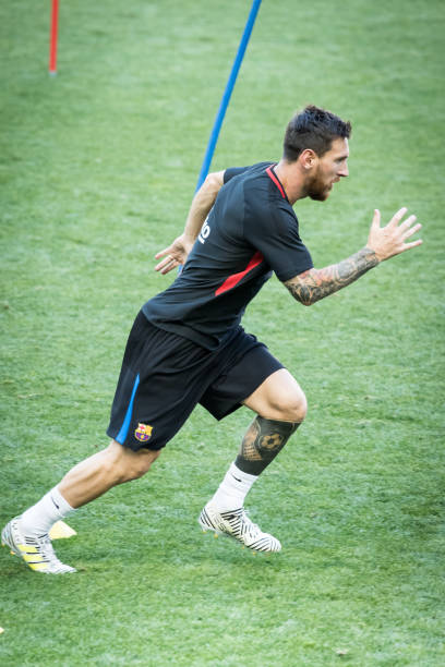 iBAOR4's tweet photo. - من آخر مران للأسطورة في لوس أنجلوس ..

#FCBDAY 🔵🔴 https://t.co/oxeh9XtwiC