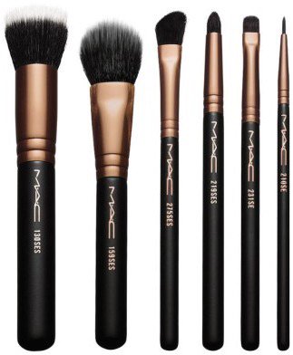DearCreatives's tweet photo. #beauty #makeup #brushkit MAC Look In A Box Advanced Brush Kit (affiliate) #MAC https://t.co/m6sRC88CF9 https://t.co/FYM00wtLYs