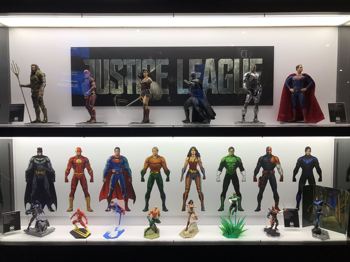 DCOfficial's tweet photo. Day 2 of #DCSDCC gave us more cosplayers, more awesome #DCAllAccess live streams, and more panels! What are you looking forward to tomorrow? https://t.co/nbYMyJIY3x