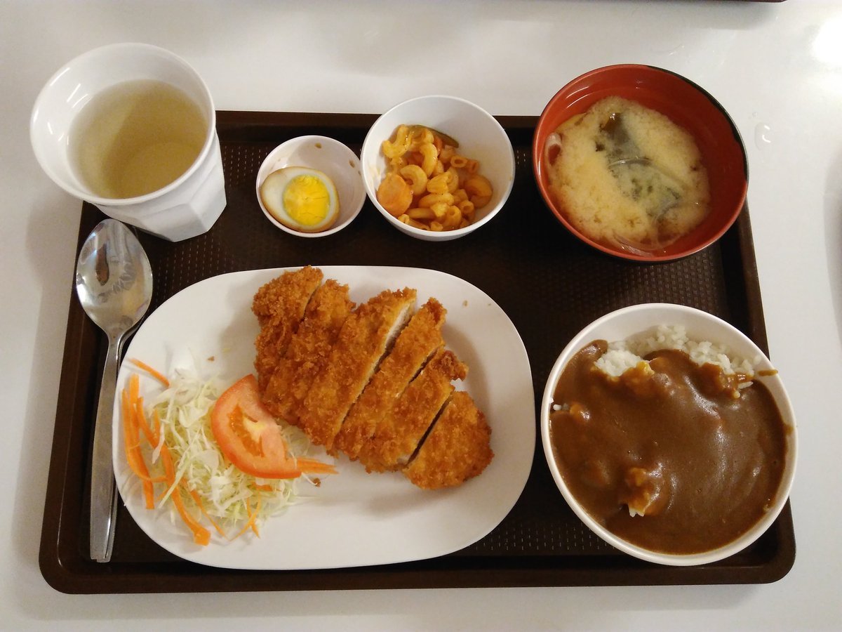first_17's tweet photo. #ทริปกินเที่ยว มื้อเที่ยงมื้อแรก ข้างเอ็มควอเทีย เซต 180 เครื่องเคียงไม่อั้น https://t.co/3xaywXfLhD
