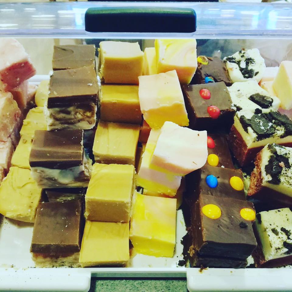 GrannyShaws's tweet photo. Follow &amp; RT for chance to win box of #handmade #fudge.

#FreebieFriday #winitWednesday #comp #win

Ends Sun 30th July at 9pm. https://t.co/pqyA65CG3w