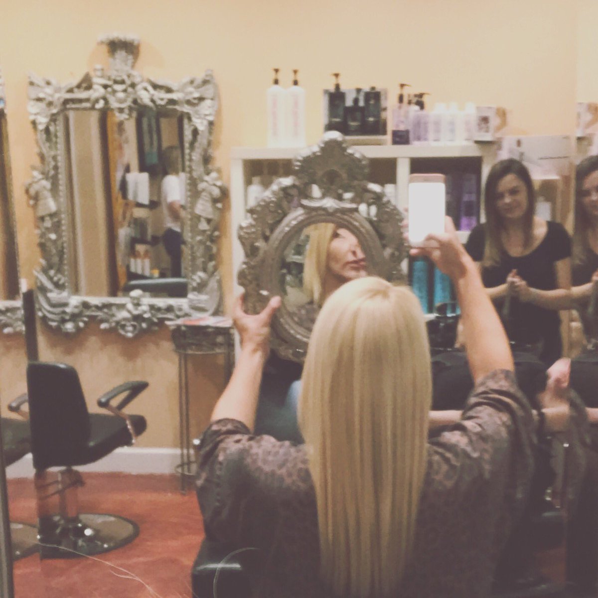 Maura_Lynn1's tweet photo. Hello smooth hair! Jessica at Una Donna Piu ALWAYS delivers! #goodbyefrizz #UnaDonnaPiu #keratin #freshhair #globalkeratin #hair https://t.co/uC6zqcS3hF