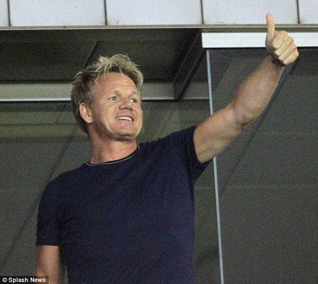 jmendo211's tweet image. working in a restaurant working on the floor vs. in the kitchen with your employees