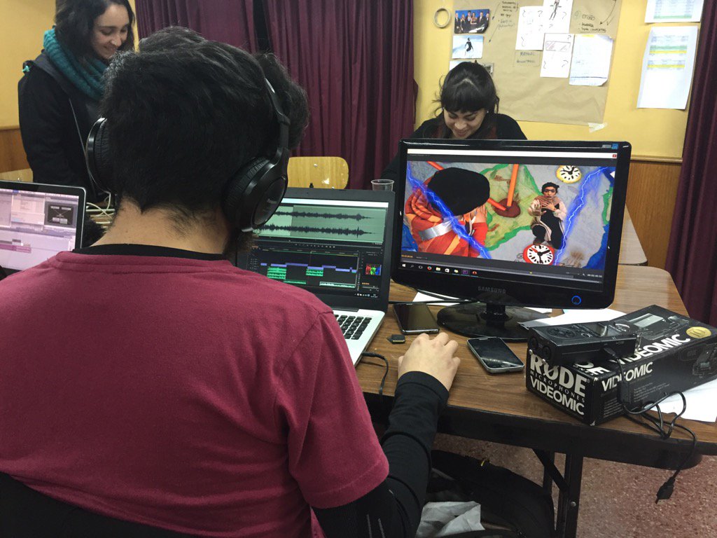 CampPichikeche's tweet photo. Editando hasta tarde el Taller de animación en @CampPichikeche #malalhue #cineinfantil https://t.co/17UrZFcu8j