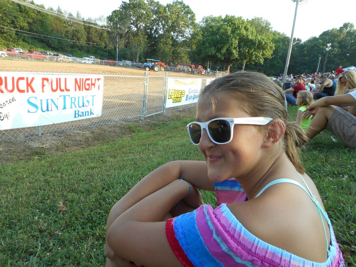 knoxroadtripper's tweet photo. My girl wanted to check out the truck pull tonight at the #andersoncountyfair. Busy night as the stands and grounds were packed. https://t.co/QablqSG3cw