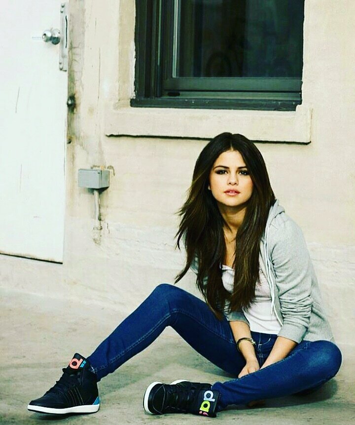 Happy birthday selena gomez...i hope you always happy .. 