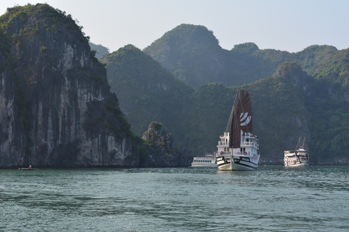Tripeasel_'s tweet photo. Unpack once &amp; your floating hotel takes you from one amazing island to the next Visit #tripeasel &amp; book your memorable Thai cruise now #TToT https://t.co/IqNq5VJ88H