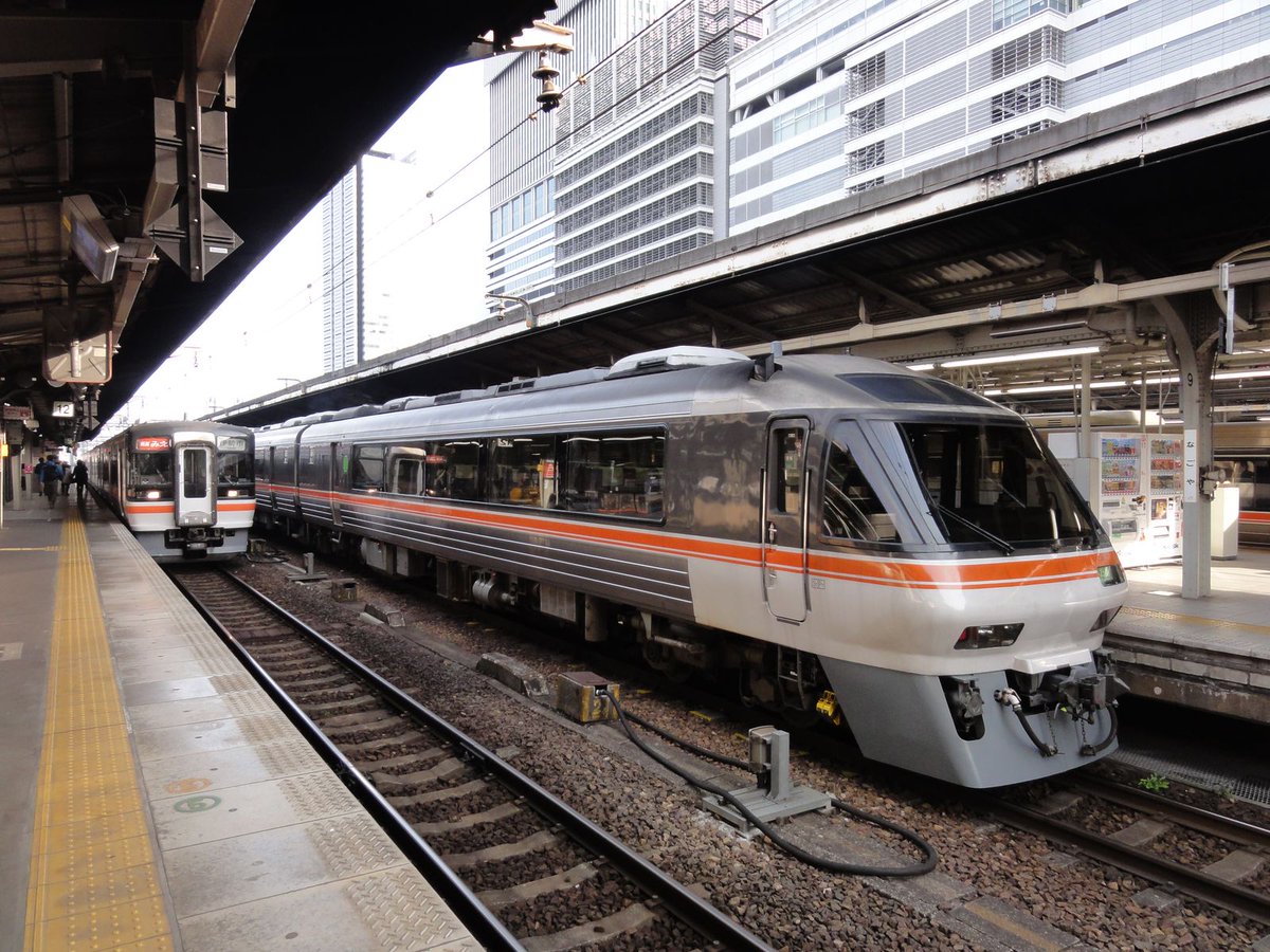 Ruby Emmeline Twitterissa 3 25 7 41 名古屋駅 今回は ワイドビュー南紀 ではなく快速 みえ 7 43発 51号 伊勢市行 伊勢鉄道経由ですが 青空フリーパス が使えます 隣にいるのは ワイドビューひだ ワイドビュー南紀 から豪華3列シートのグリーン車