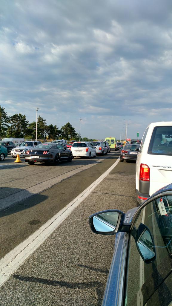 mraskaj's tweet photo. stanje na luckom. 7:30. #zagreb #lucko #promet #idemonamore https://t.co/PeP7d0ybK9