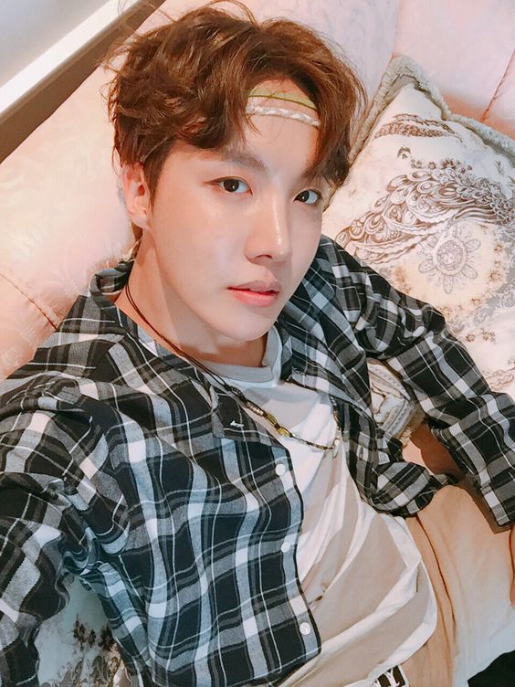nguynthu58's tweet photo. I vote for #jhope #bts for #100mosthandsomefacesof2017 #tccandler2017  @tccandler
Aigoo, Hoseokie oppa <3 <3 https://t.co/QtDpkAUjkg