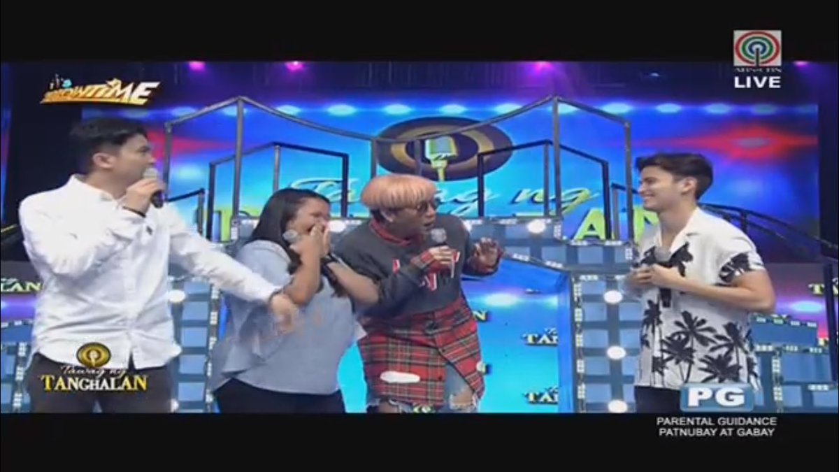 TeamTenementUno's tweet photo. Hoy Hayme! Last mo na yan, next time ituloy mo na yang pa-abs mo! 😆

7DaysTo JaDineLiveInLegazpi 
#ShowtimeMaJULYangBuhay https://t.co/V5CKcEgra7