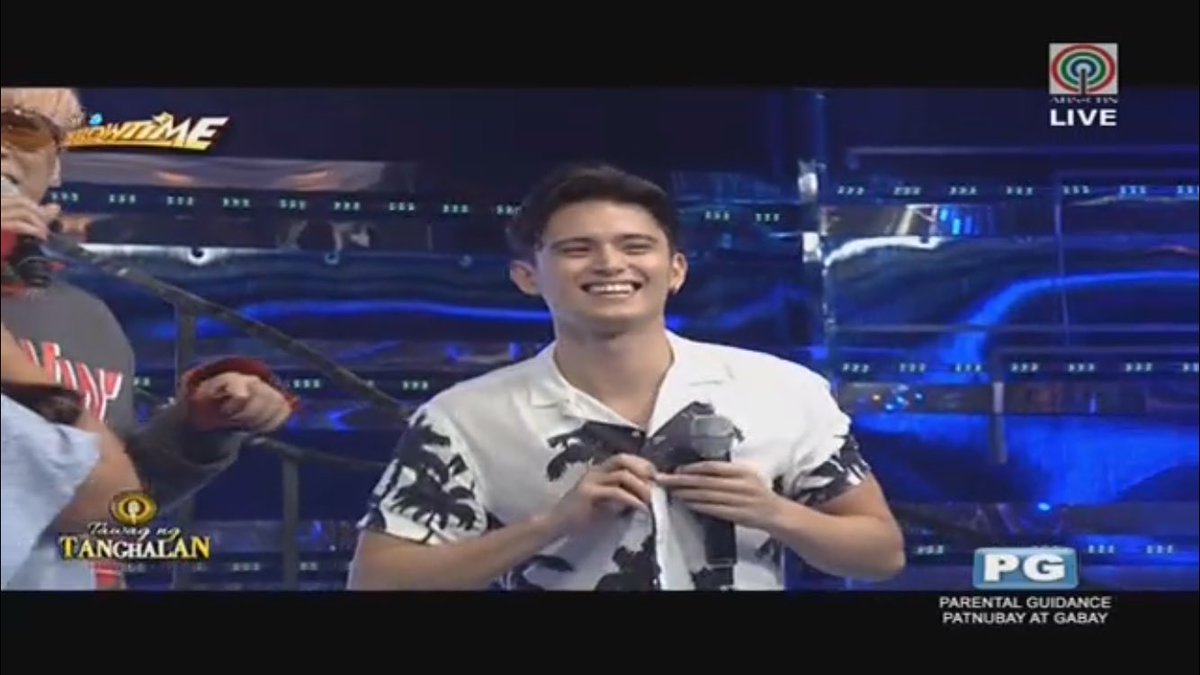 TeamTenementUno's tweet photo. Hoy Hayme! Last mo na yan, next time ituloy mo na yang pa-abs mo! 😆

7DaysTo JaDineLiveInLegazpi 
#ShowtimeMaJULYangBuhay https://t.co/V5CKcEgra7
