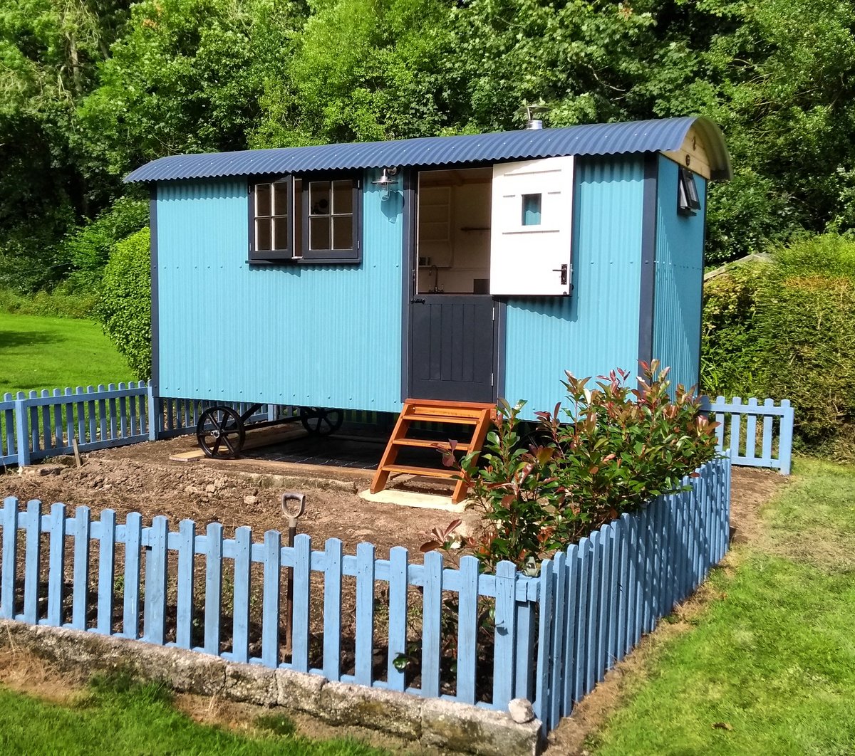 pumphreyweston's tweet photo. After a tricky delivery, Bev and Howard's Shepherds Watch hut is in place. #shepherdshut #tinyhousemovement https://t.co/kGyCdRJy1V