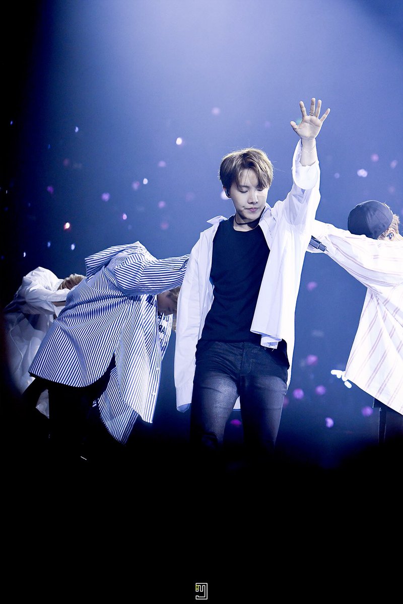 nguynthu58's tweet photo. This vote is for #jhope #bts for #100mosthandsomefacesof2017 #tccandler2017
 @tccandler https://t.co/GGxn0NPzhZ