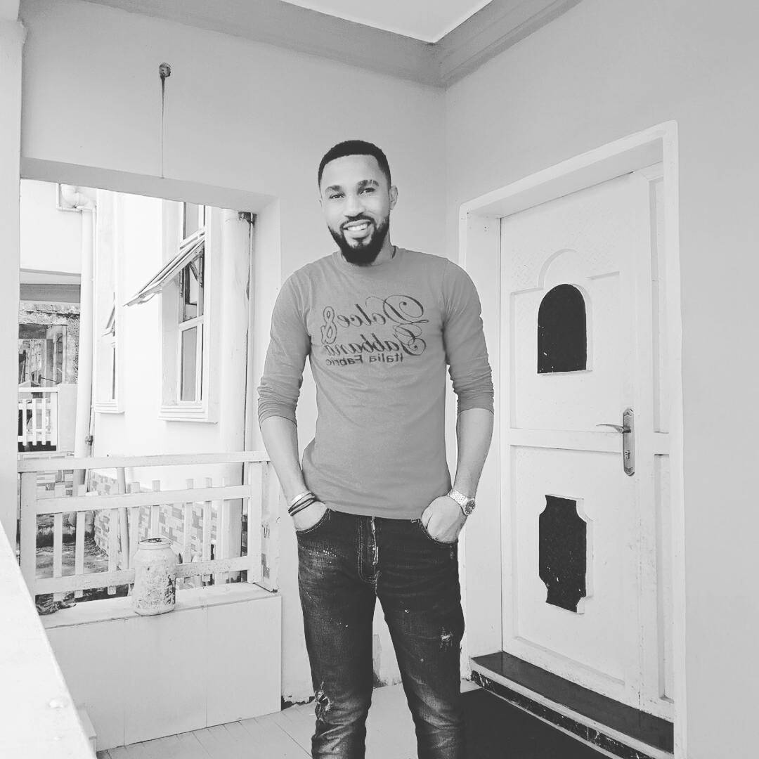 Therealraphyno's tweet photo. If you want to fly high, cut those things that weigh you down... #selfcrush #positivethinking #amanarchitect #actorslife #nadeworkwedeydo https://t.co/MjiJ9aFzvK