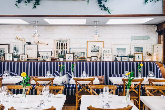 Asceno_London's tweet photo. Slip out of London's inner-city bustle and relax into tranquil waterside dining at @FRGSummerhouse  🌊  #ASCENOlifestyle https://t.co/MpkdvLDCLA