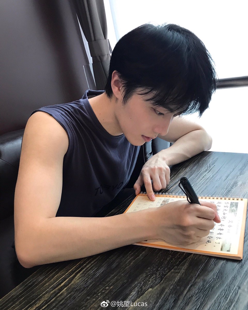 ChaeAh0608's tweet photo. RT) #명왕성 #레카스 #밍왕 #트친소 
미국에서 외롭게 밍왕이들 덕질하는 평범한 2n살 늦덕임니다 ㅋㅋㅋㅋ 우리 함께 수다떨며 친해저봐요

-리트윗 폭주 주의
-문법 틀림 주의
-혐생 불평 주의
 많이 많이 와주세요 스릉흡느드 ♡♡♡ https://t.co/KaqT052IKc