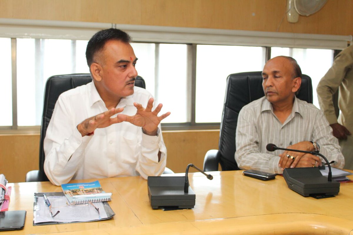 indoreida's tweet photo. New ceo joining at office. Shri Gautam Singhji @ChouhanShivraj @CMMadhyaPradesh https://t.co/ftyeQtCgnm