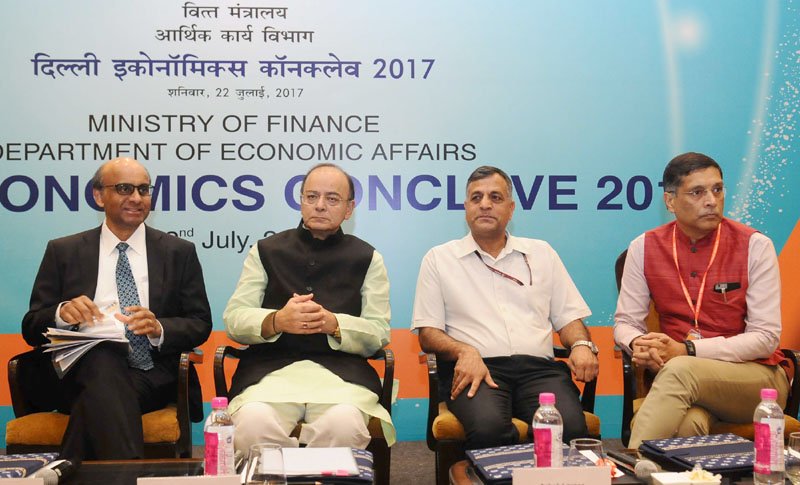 PIB_India's tweet image. Finance Minister @arunjaitley &amp;amp; Deputy Prime Minister of Singapore, Mr Tharman Shanmugaratnam at Delhi #EconomicsConclave 2017, in New Delhi