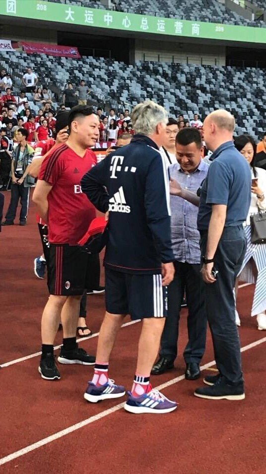profondorosso_'s tweet photo. Non starete prendendo anche lui? 😍 #carletto #ancelotti #fassone #li #han https://t.co/1pavNHVLuw