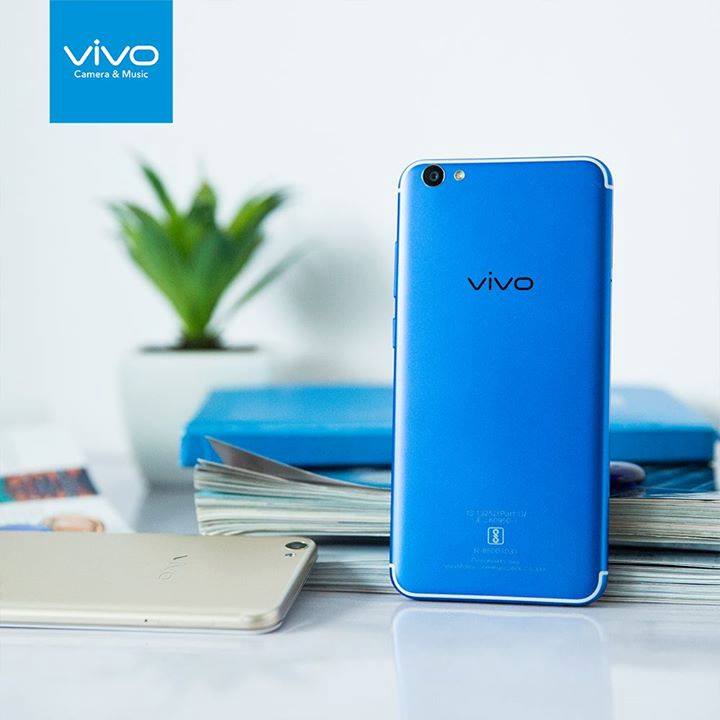 Vivo_Rajasthan's tweet photo. A smartphone like no other. The all new #VivoV5s Energetic Blue redefines your style quotient. #vivorajasthan #EnergeticBlue #VivoIndia #Buy https://t.co/wKBp5AQgYa