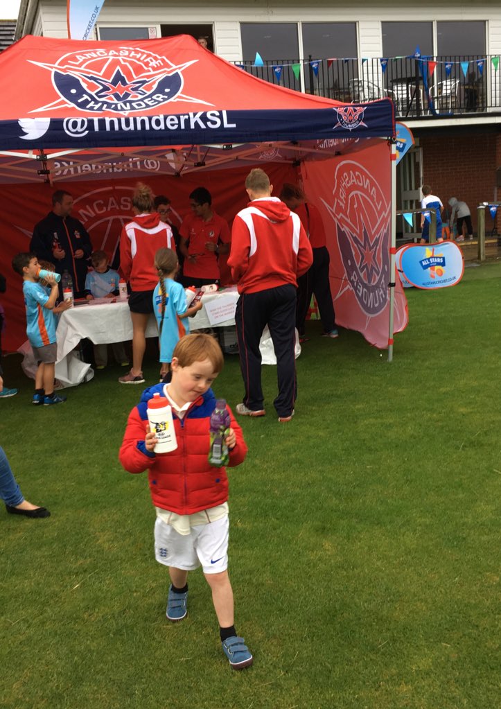 LivingWithFin's tweet image. Smashing times with @thunderksl